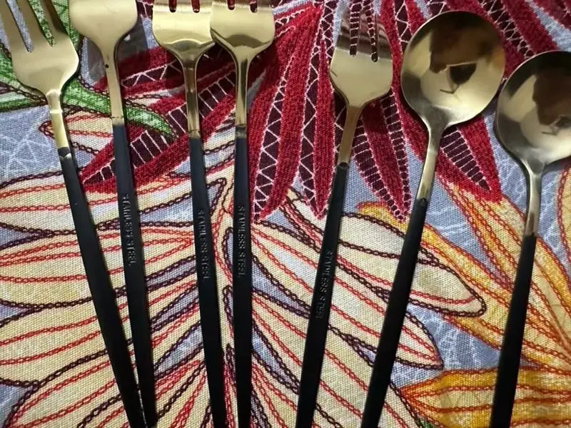 Gold set cubiertos